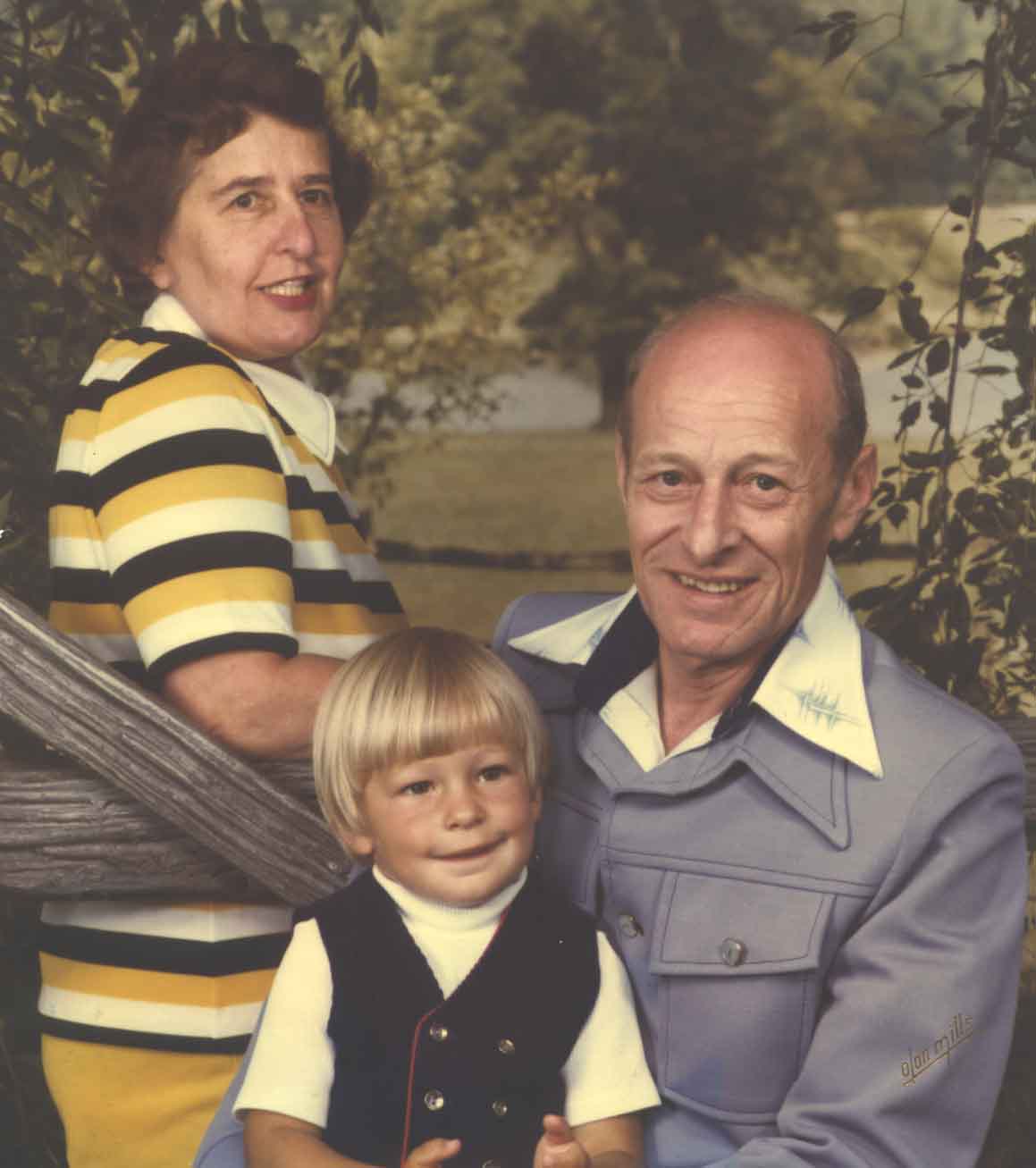 Roland Richardson, wife Elsie and grandson Scott